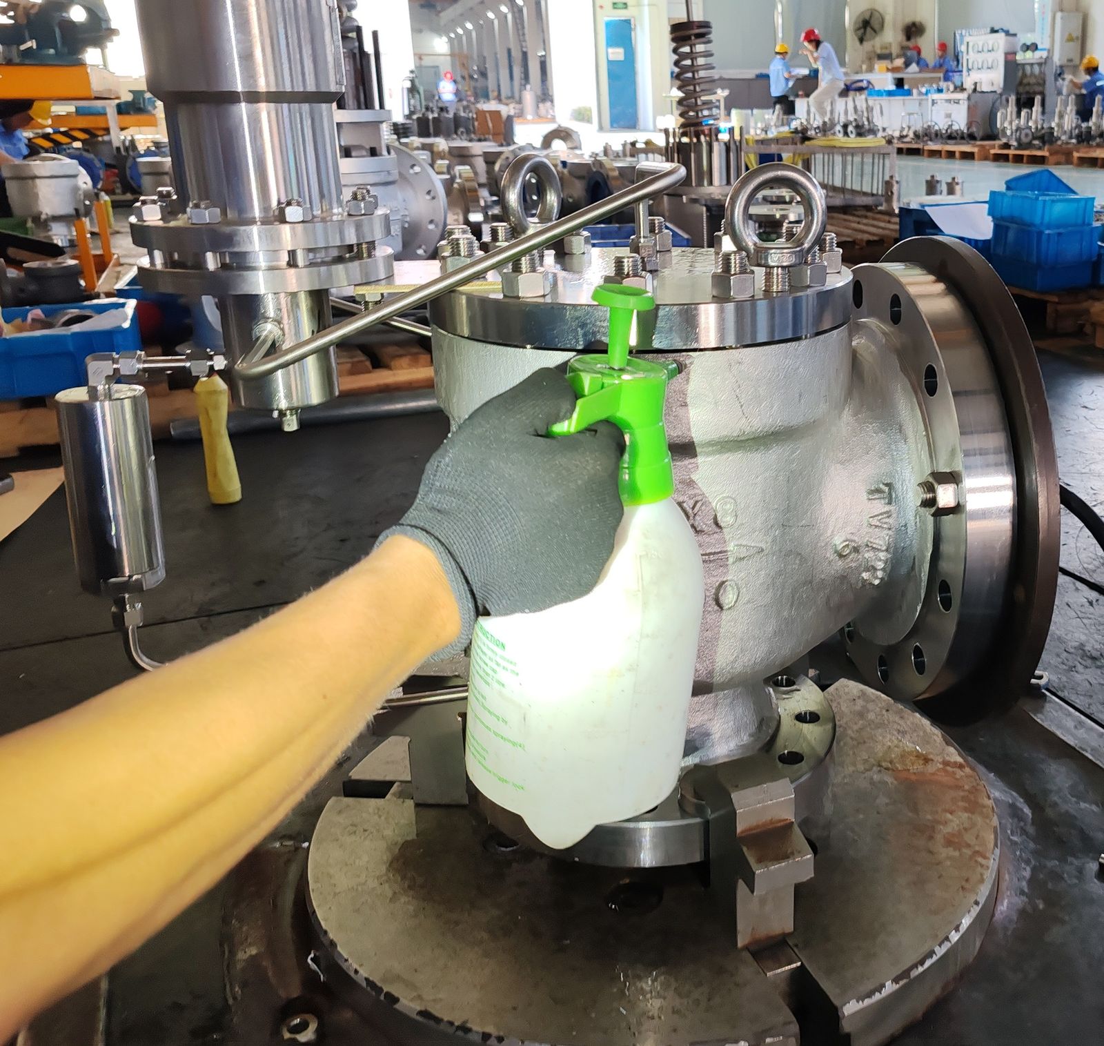 Valves: leak test